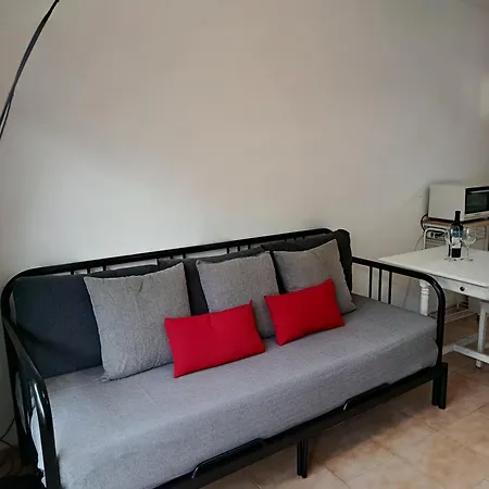 Needle House קורלחו